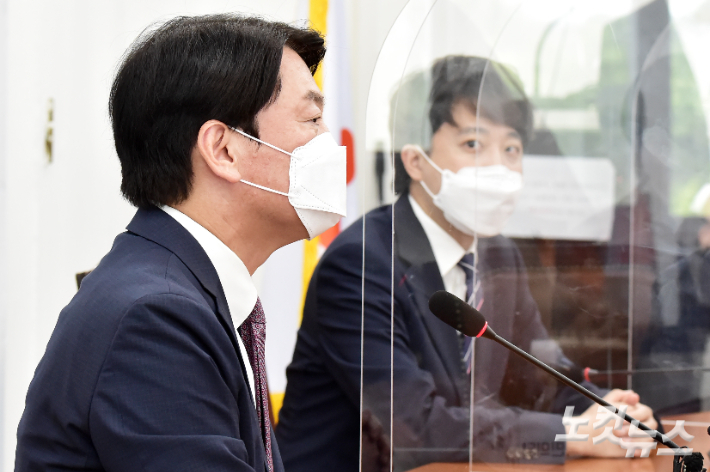 국민의힘 안철수 의원(왼쪽)·이준석 전 국민의힘 대표(오른쪽). 윤창원 기자 
