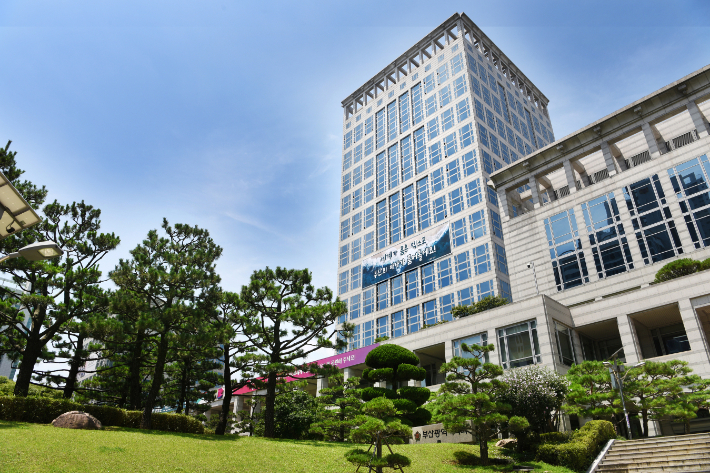 부산시청사. 부산시 제공 