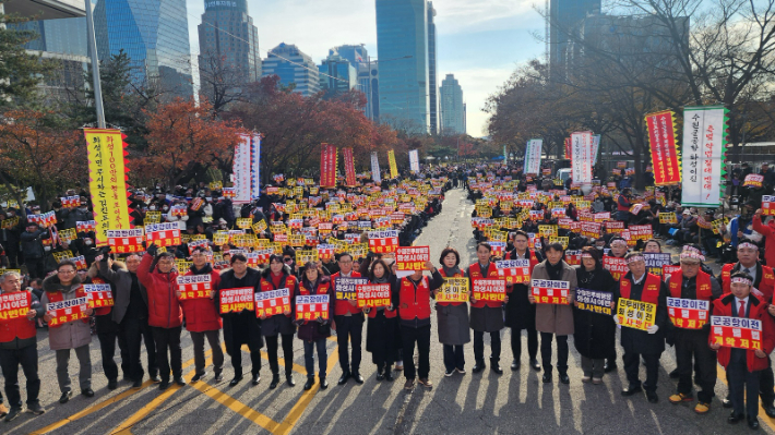 지난달 29일 수원전투비행장 화성이전반대 범시민대책위원회는 이날 오전 서울 여의도 국회 앞에서 '수원 군공항 이전 특별법안 입법 반대'를 위한 집회를 개최했다. 수원전투비행장 화성이전반대 범시민대책위원회 제공