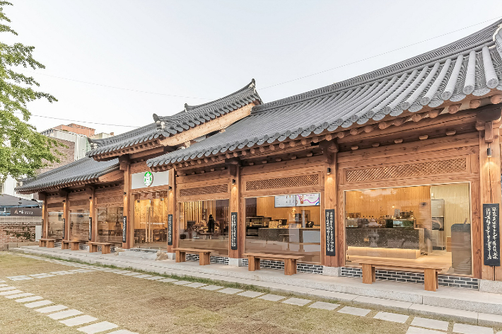 스타벅스 10대 명소 매장 중 하나인 대구종로고택점. 스타벅스 제공