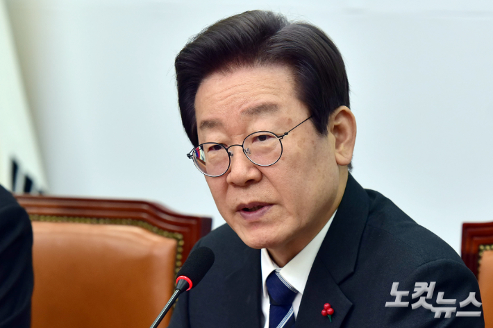 더불어민주당 이재명 대표가 지난 27일 서울 여의도 국회에서 열린 최고위원회의에서 발언을 하고 있다. 윤창원 기자