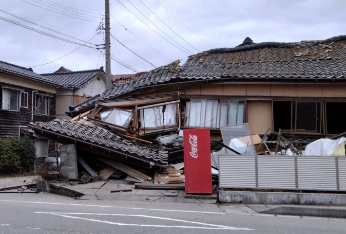 지진으로 무너진 일본 가옥. 연합뉴스