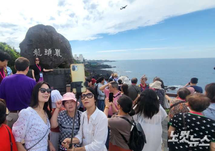 2023년 제주 방문 누적 관광객 수가 1334만3849명으로, 2022년에 이어 2년 연속 1300만명을 넘어섰다. 김대휘 기자