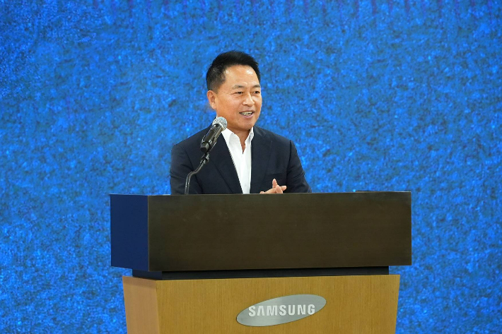2일 삼성SDI 기흥사업장에서 열린 새해맞이 행사에서 최윤호 삼성SDI 대표이사 사장이 2024년 신년 메시지를 발표하고 있다. 삼성SDI 제공