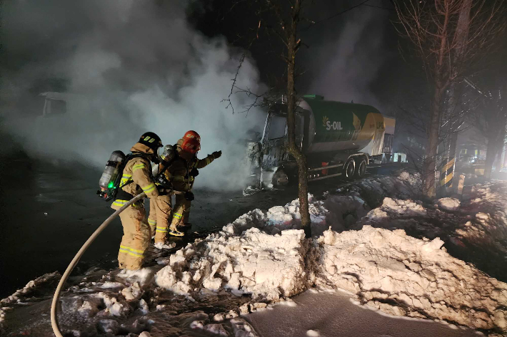 지난 1일 오후 9시 3분쯤 평창군 용평면 장평리 LPG 충전소에서 폭발 사고가 발생했다. 강원소방본부 제공