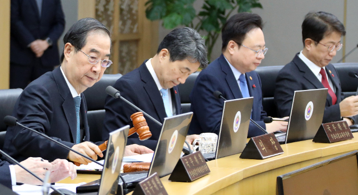 정부세종청사 국무회의장에서 진행된 새해 첫 국무회의. 연합뉴스