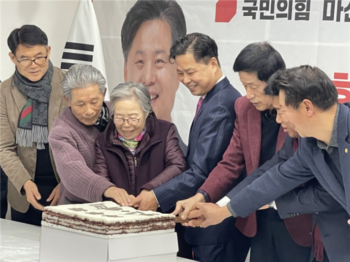 창원 마산회원구 출마를 선언한 차주목 국민의힘 예비후보가 선거사무소 개소식을 열었다. 차주목 후보 선거대책위원회 제공