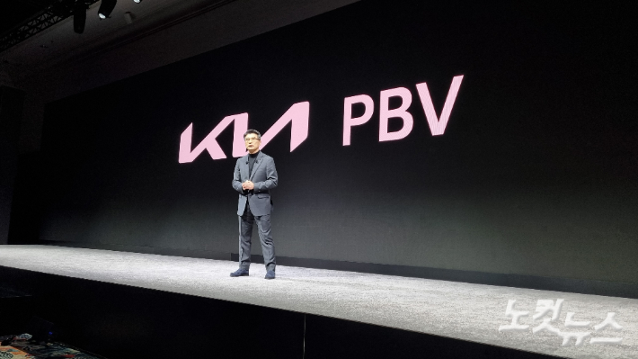 8일(현지시간) 미국 라스베이거스 만달레이베이 컨벤션 센터에서 열린 'CES 2024'에서 기아 송호성 사장이 PBV 비전과 전략을 발표하고 있다. 윤준호 기자