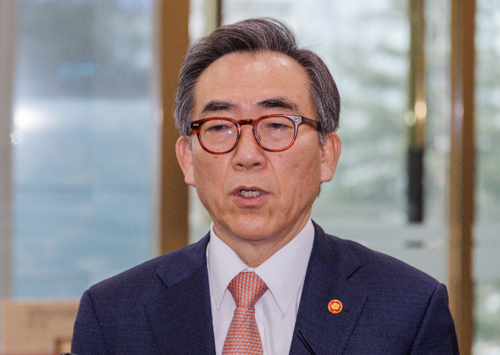 조태열 신임 외교부 장관이 11일 오전 서울 종로구 외교부 청사에 도착한 뒤 취재진의 질문에 답하고 있다. 연합뉴스