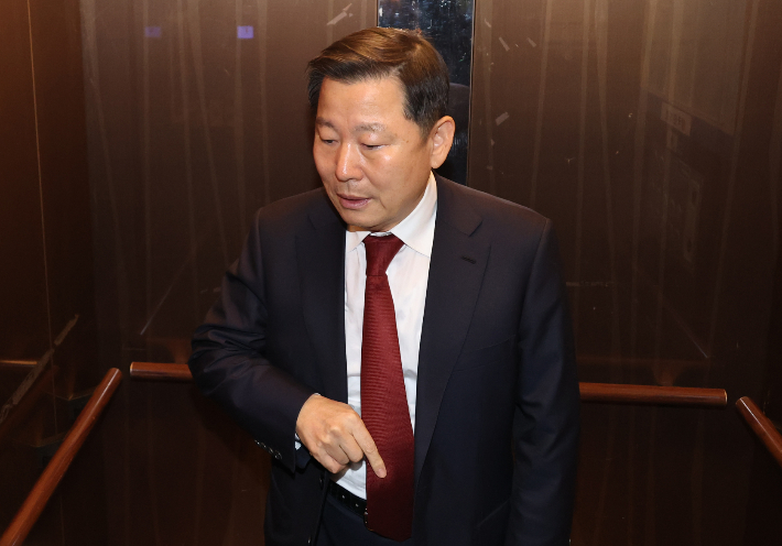 당사 들어가는 이철규 인재영입위원장     (서울=연합뉴스) 한상균 기자 = 국민의힘 이철규 인재영입위원장이 11일 여의도 당사로 들어가고 있다.     이날 국민의힘은 이철규 의원 등을 포함한 공천관리위원회 구성을 완료했다. 2024.1.11     xyz@yna.co.kr (끝)   연합뉴스