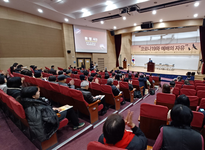 '코로나19와 예배의 자유'세미나에서 환영사를 전하고 있는 애드보켓코리아 심동섭 총재. 한국가족보건협회 제공