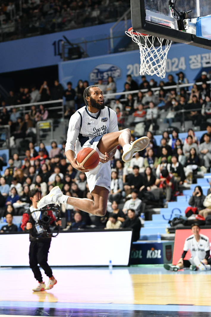 KT 패리스 배스. KBL