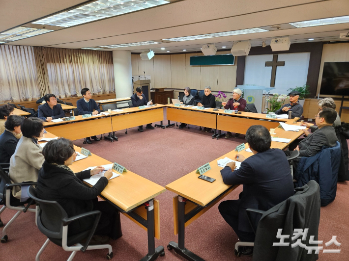 기독교대한감리회 선교국 환경선교위원회 관계자들과 각 연회별 환경선교위원회 관계자들이 15일 오후 서울 광화문 감리회본부 교회에서 '2024년 녹색연회 개최를 위한 연석회의'를 가졌다. 