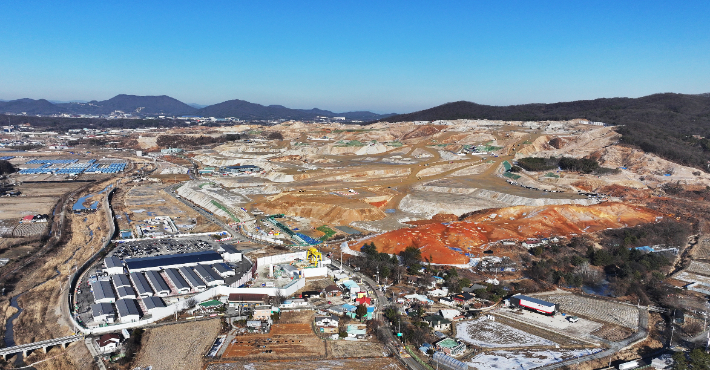 15일 오후 공사가 진행 중인 경기도 용인시 처인구 원삼면 용인반도체클러스터 부지 모습. 연합뉴스