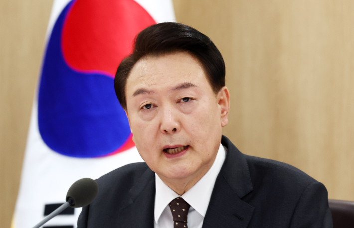 윤석열 대통령이 16일 서울 용산 대통령실 청사에서 열린 국무회의에서 모두발언을 하고 있다. 연합뉴스
