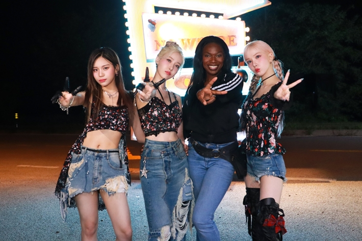 왼쪽부터 비비지 은하, 신비, 안무가 카니, 은하. 빅플래닛메이드 제공