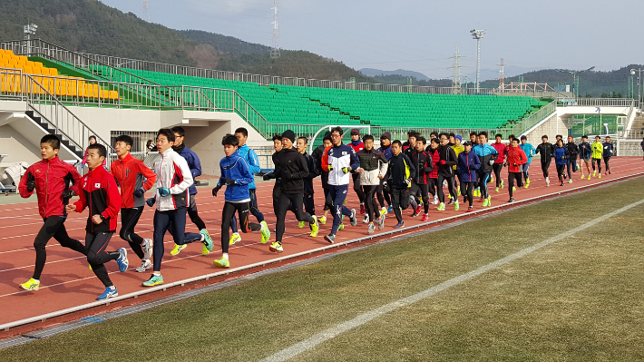 동계 전지훈련 중인 선수들. 광양시 제공