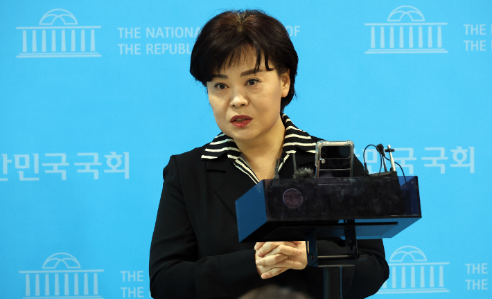 국민의힘 윤희숙 전 의원이 28일 국회에서 총선 출마 기자회견을 하고 있다. 연합뉴스