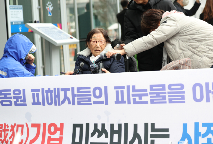 [속보]강제동원 대법원 판결 뒤집었던 1심 파기환송…"문제 있다"