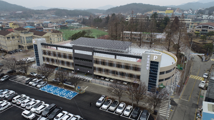 전북 남원시는 용성고 앞에 258면 규모의 도통지구 주차타워를 건립했다. 남원시 제공