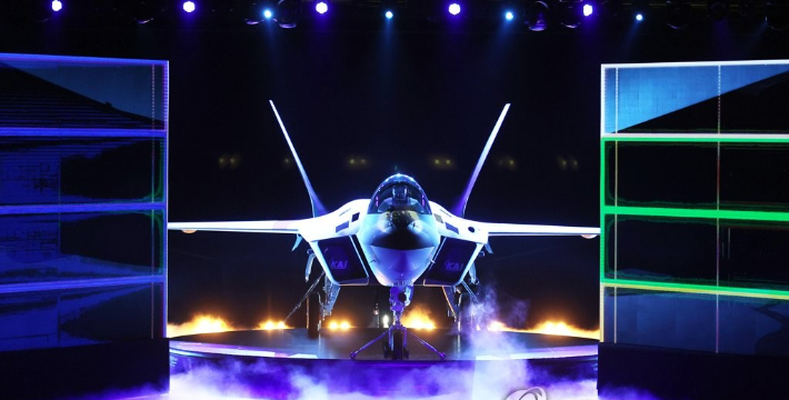 2021년 1월 9일 경남 사천시 한국항공우주산업(KAI) 고정익동에서 한국형전투기 보라매(KF-21) 시제기 출고 퍼포먼스가 진행되고 있다. 연합뉴스