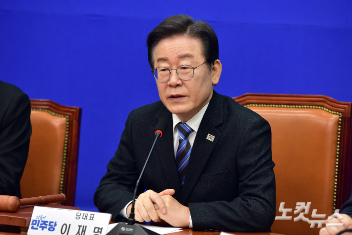 더불어민주당 이재명 대표가 2일 서울 여의도 국회에서 열린 최고위원회의에서 발언을 하고 있다. 윤창원 기자