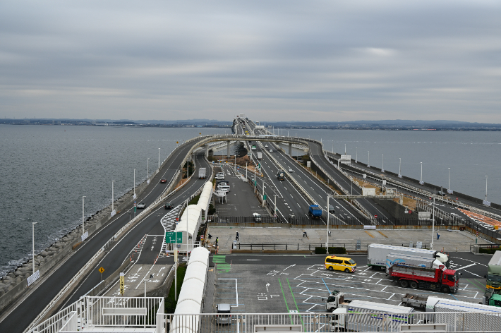 세계 유일한 바다 위 인공섬 휴게소인 일본 우미호타루. 경남도청 제공 