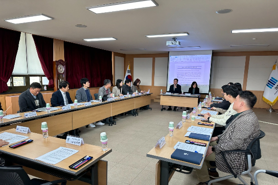 춘천지방검찰청은 교원 아동학대 사건 수사 시 '교육감 의견 청취 제도'와 소년범 처분 시 '결정 전 교사 의견 청취 제도' 실효화를 위해 강원도교육청, 강원경찰청과 간담회를 실시했다고 2일 밝혔다. 춘천지검 제공.