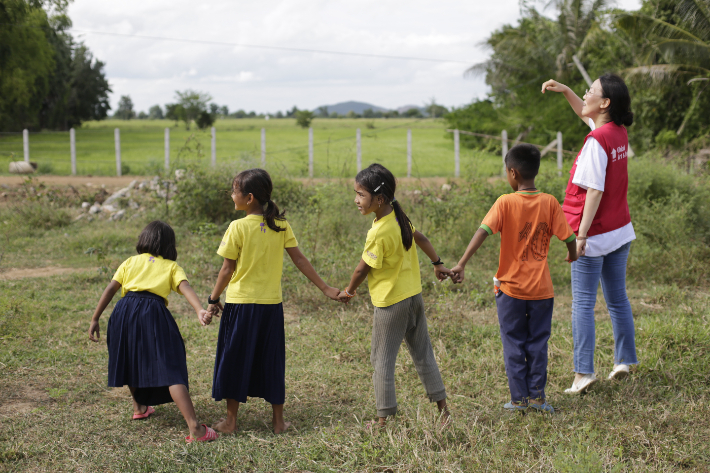 한예술치료교육연구소와 글로벌아트앤프렌즈(GAF)가 올해로 15년째 해외에서 봉사활동을 펼치고 있다. GAF 제공