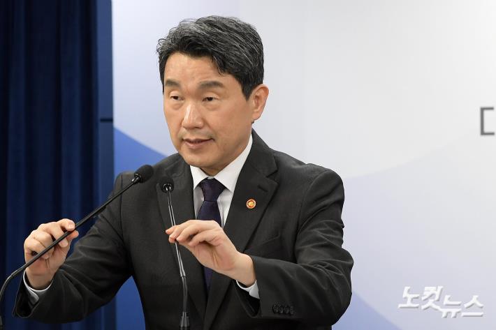 이주호 "1학기 2700여개 초등학교에 늘봄학교 도입"