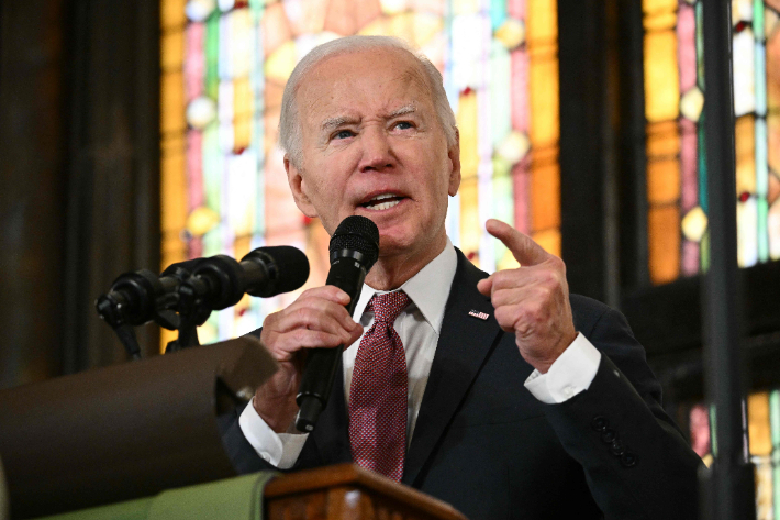 조 바이든 미국 대통령이 8일(현지시간) 사우스캐롤라이나주 찰스턴의 이매뉴얼 아프리칸 감리교회에서 열린 캠페인 행사에서 연설하고 있다. 연합뉴스