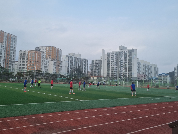 강릉지역이 스포츠 전지훈련의 최적지로 각광 받고 있는 가운데 '2024년 축구·야구 동계스토브리그'를 개최한다. 강릉시 제공