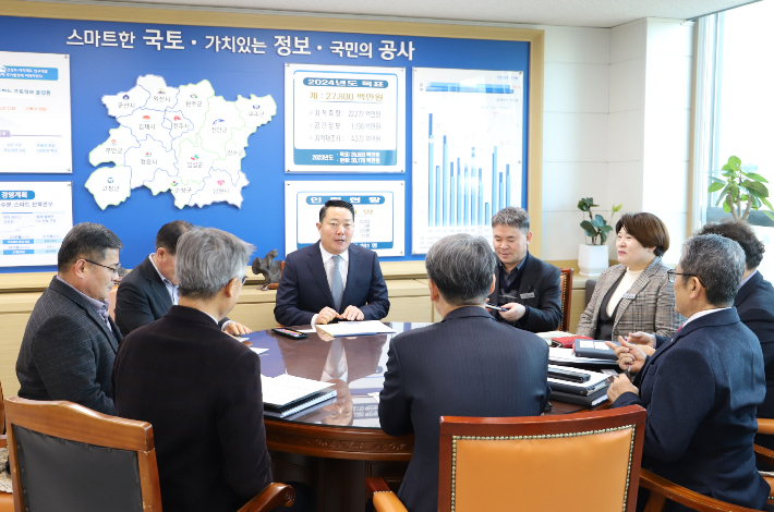 최영일 순창군수가 새해를 맞아 한국국토정보공사(LX) 전북본부를 찾아 소통 협력 강화에 나섰다. 순창군 제공