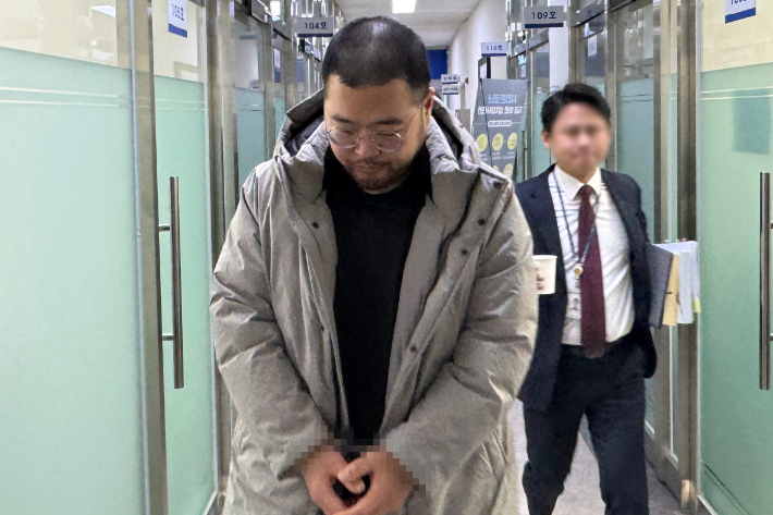 경찰 조사 받는 최영환 전 광주시의원. 연합뉴스