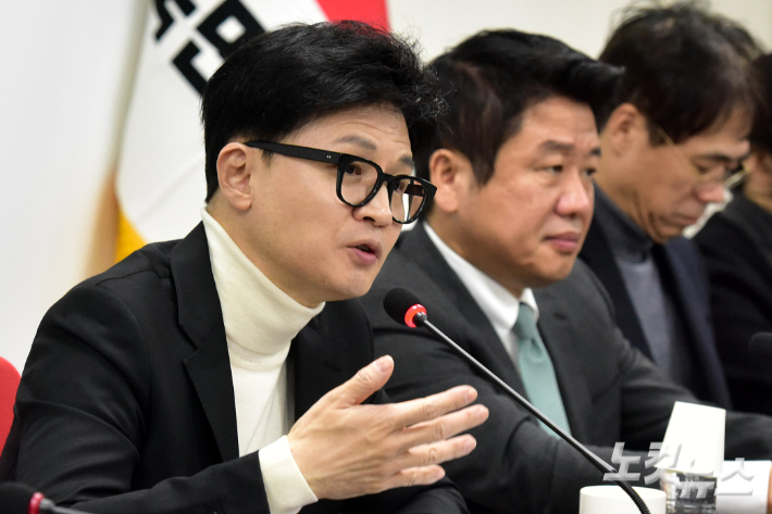 국민의힘 한동훈 비상대책위원장이 13일 서울 여의도 중앙당사에서 열린 비상대책위원회의에서 발언을 하고 있다. 윤창원 기자