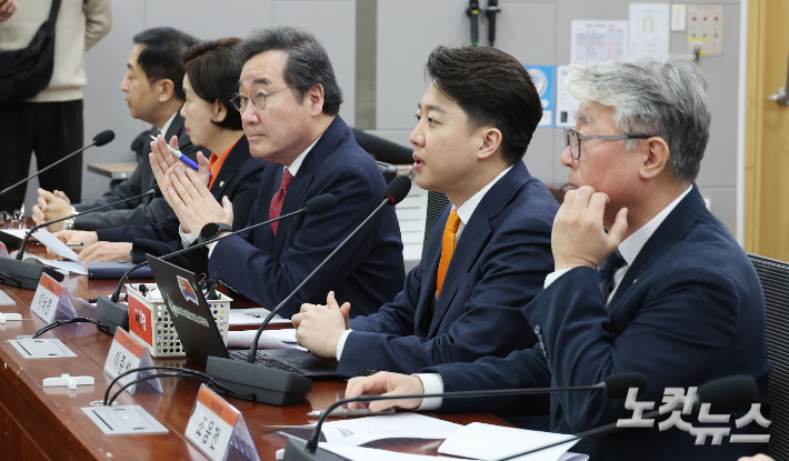 이준석 개혁신당 공동대표가 13일 오전 서울 여의도 국회 의원회관에서 열린 최고위원회의에서 모두발언을 하고 있다. 윤창원 기자