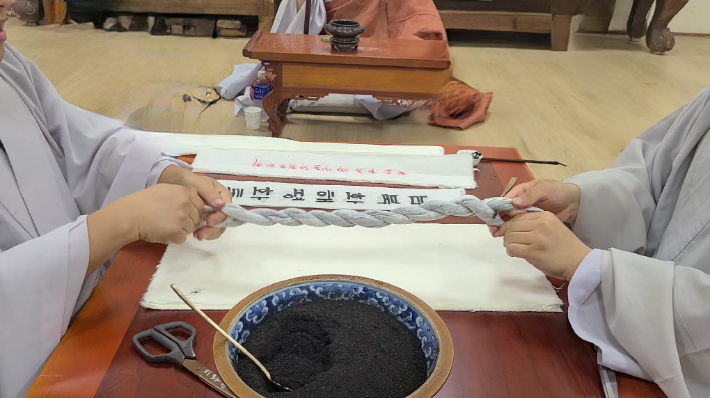 낙화봉 제작 시현. 세종시 제공