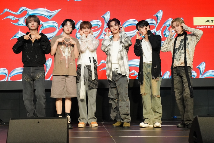 그룹 에이머스가 15일 오후 2시, 서울 마포구 무신사 개러지에서 두 번째 싱글 '썸바디' 쇼케이스를 열었다. 하이퍼 리듬 제공