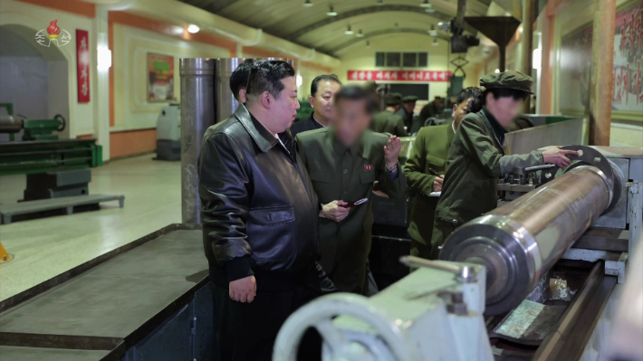 김정은, 중요 군수공장 현지지도. 연합뉴스