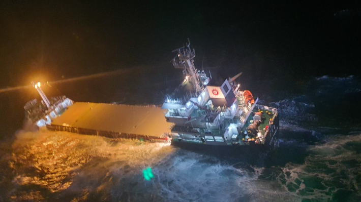 왼쪽으로 기울어진 A호. 서귀포해양경찰서 제공