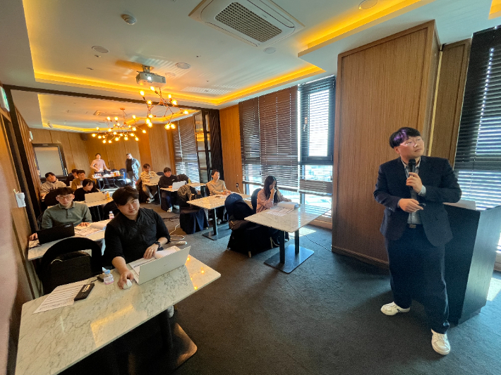 전북기자협회와 한국언론진흥재단 광주지사는 16일 전주 그랜드힐스턴호텔에서 협회 회원 20여 명을 대상으로 '전북지역 언론 맞춤 4.10 총선 여론조사 깊이 읽기'를 주제로 한 교육을 진행했다. 전북기자협회 제공