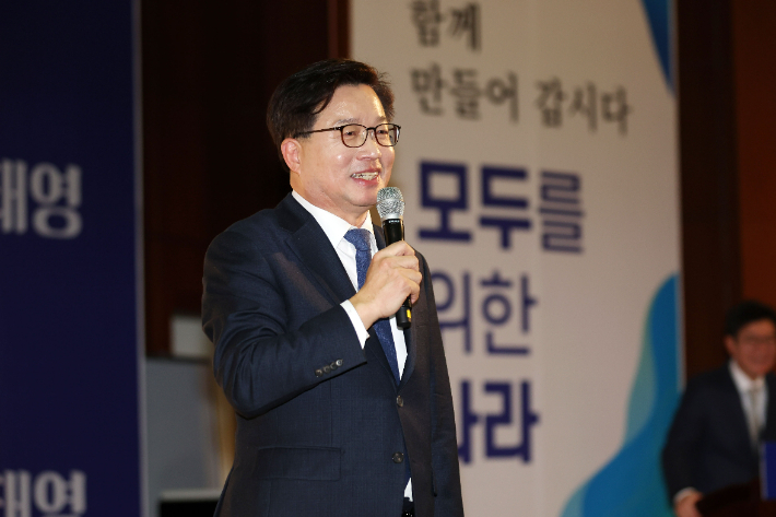출판기념회에서 발언하고 있는 염태영 전 수원시장 모습. 염 전 시장 측 제공