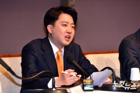 관훈토론회 발언하는 이준석 공동대표