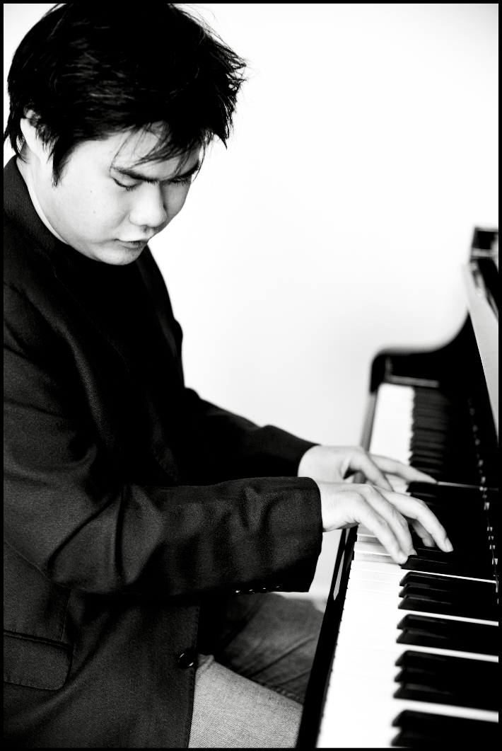'기적의 피아니스트'로 불리는 츠지이 노부유키. 마스트미디어 제공 