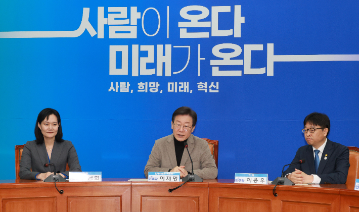 더불어민주당 이재명 대표가 19일 국회에서 열린 23·24·25차 인재환영식에서 발언하고 있다. 연합뉴스