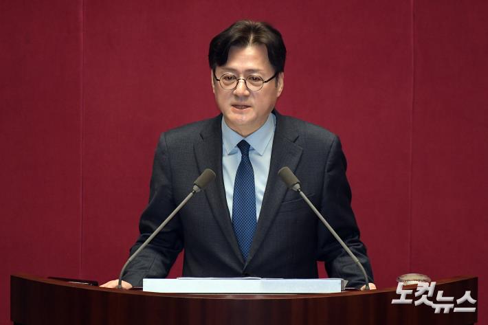 교섭단체대표연설하는 홍익표 원내대표