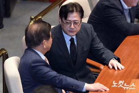 대화하는 홍익표 원내대표-박병석 의원