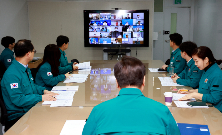 전공의 집단행동이 본격화되자, 정부는 공공의료기관 진료 확대 등을 통해 '의료 공백'을 최소화하겠다고 밝혔다. 복지부 제공