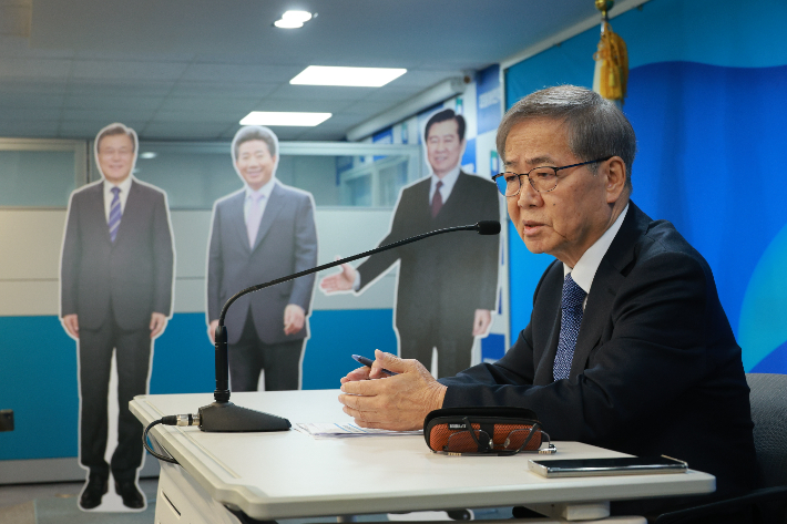 민주당 공천심사결과 발표하는 임혁백 공천관리위원장. 연합뉴스 