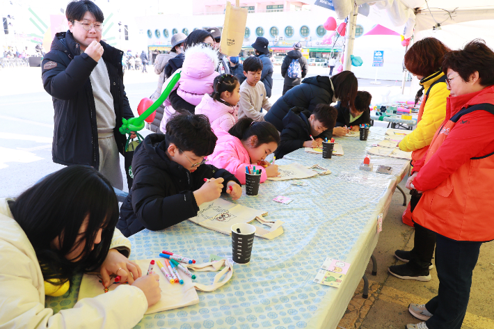 지난해 열린 울진대게와 붉은대게 축제 행사장 모습. 울진군 제공